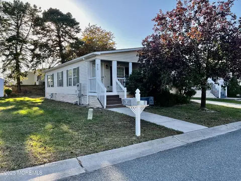 915 Oak Ridge Ter, Manchester, NJ 08759