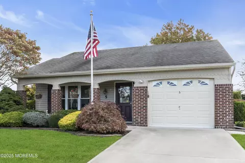 5 Hexham Ct, Manchester, NJ 08759