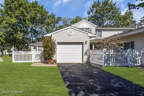 47 Cherrywood Cir #147, Brick, NJ 08724