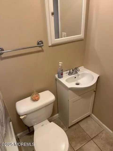 Bath - 139 Walnut Dr, Brick, NJ 08724 photo 2 of 2