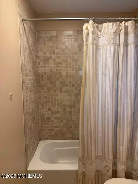 Bath - 139 Walnut Dr, Brick, NJ 08724 photo 1 of 2
