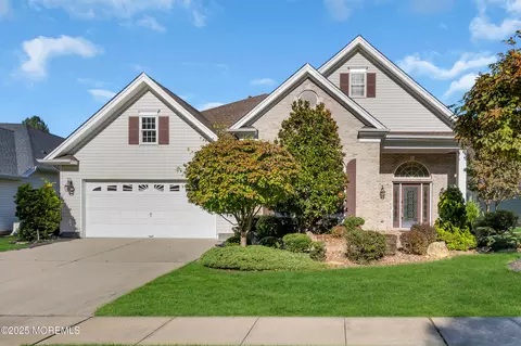6 Northshire Ct, Freehold, NJ 07728