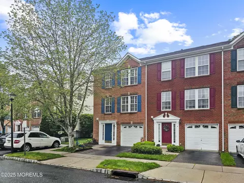 6 New Castle St, Farmingdale, NJ 07727