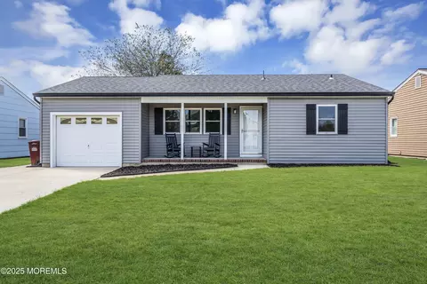 6 Langley Rd, Toms River, NJ 08757