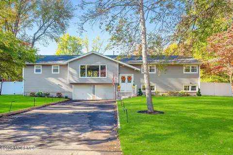 29 Baldwin Ave, Morganville, NJ 07751