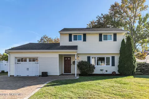 21 Hemlock St, Hazlet, NJ 07730