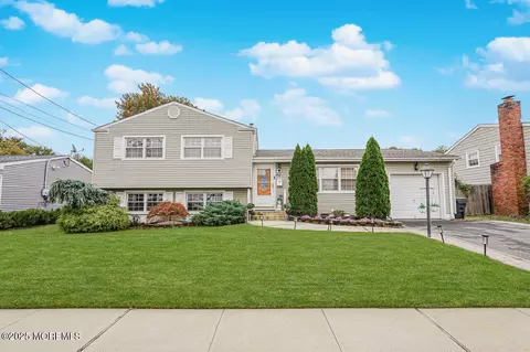 53 Lafayette Dr, Hazlet, NJ 07730
