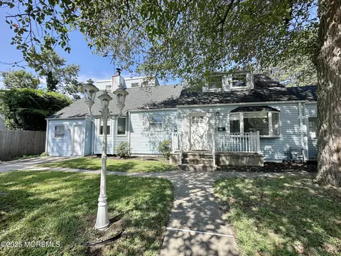 55 11th St, Hazlet, NJ 07730
