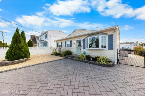 2570 Balfrey Dr, Toms River, NJ 08753