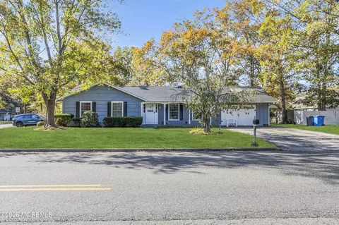 1015 Barnacle Dr, Manahawkin, NJ 08050