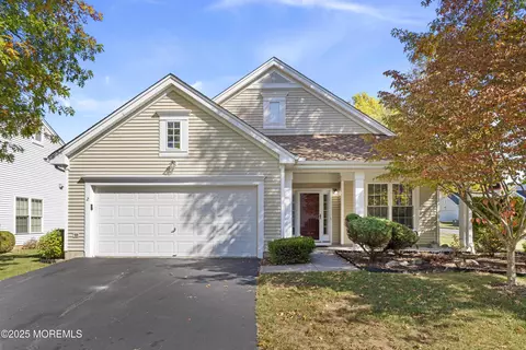 2 Stafford Ln, White, NJ 07823