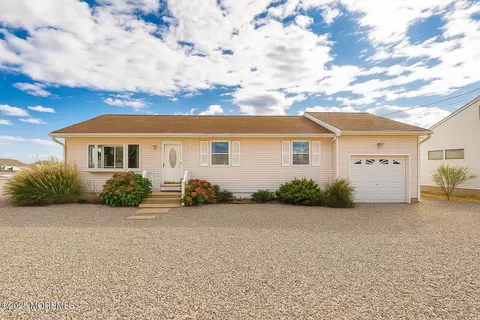 1006 Painter Pt, Lanoka Harbor, NJ 08734