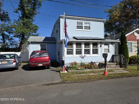125 6th St, Keansburg, NJ 07734