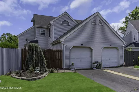9 Robinson Ct, Freehold, NJ 07728