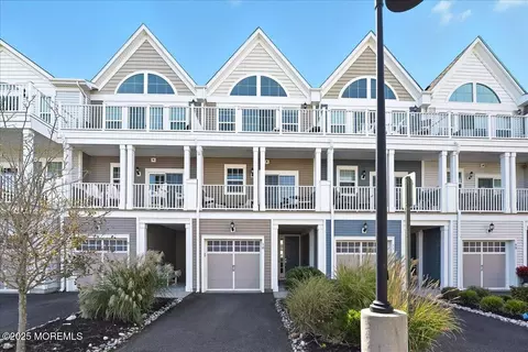 10 Halfmoon Ct #1103, Highlands, NJ 07732