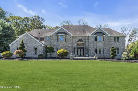 1 Fountayne Ln, Manalapan, NJ 07726