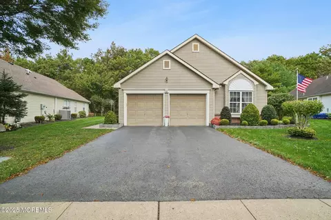 2703 Meadow Lake Dr, Toms River, NJ 08755