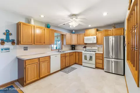 307 Windjammer Ct, Forked River, NJ 08731 photo 6