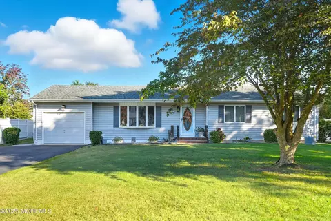 307 Windjammer Ct, Forked River, NJ 08731