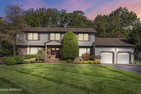 16 Timber Ln, Manalapan, NJ 07726
