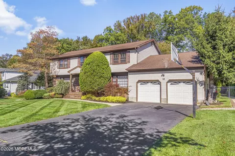 16 Timber Ln, Manalapan, NJ 07726
