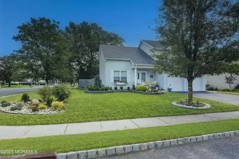 1 William Dr, Howell, NJ 07731