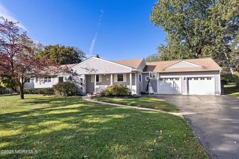 133 Samara Dr, Shrewsbury, NJ 07702