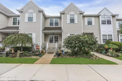 4008 Corral Ct, Freehold, NJ 07728
