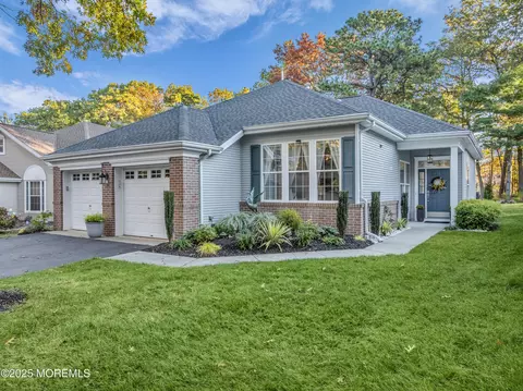15 Summerwinds Dr, Lakewood, NJ 08701