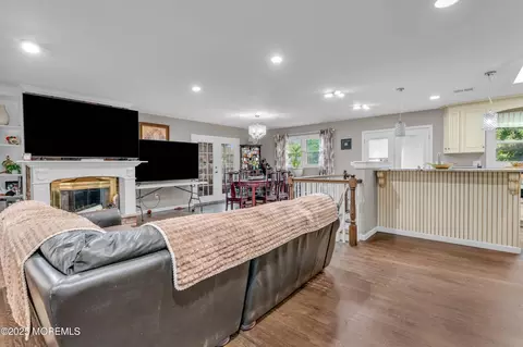 25 Eileen Way, Edison, NJ 08837 photo 3