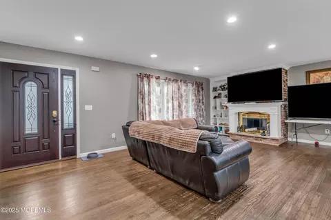 25 Eileen Way, Edison, NJ 08837 photo 4