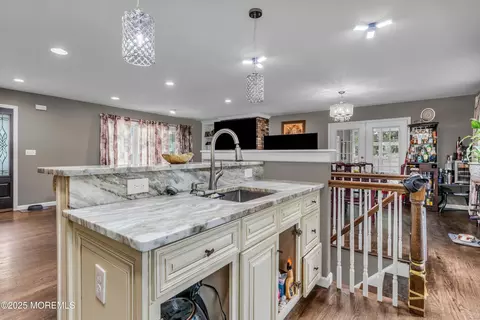 25 Eileen Way, Edison, NJ 08837 photo 10