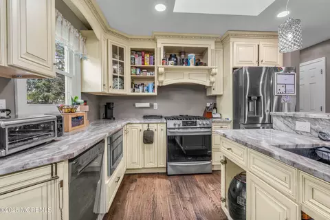 25 Eileen Way, Edison, NJ 08837 photo 11