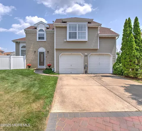 119 Kentucky Way, Freehold, NJ 07728
