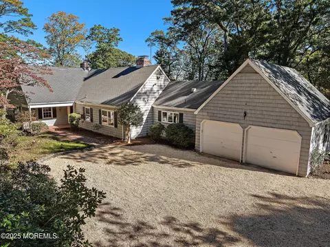 7 Valley Dr, Atlantic Highlands, NJ 07716