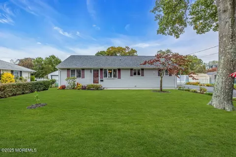 86 Essex Ave, Keansburg, NJ 07734
