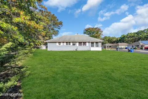 2184 Mount Hope Ln, Toms River, NJ 08753