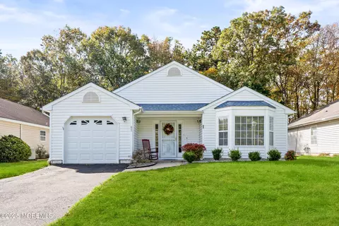 65 Sleepy Hollow Dr, Brick, NJ 08724