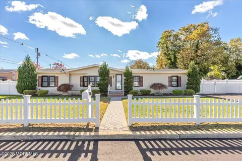 136 Sycamore Ave, North Middletown, NJ 07748