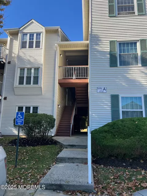 231 Atlantic St #23, Keyport, NJ 07735