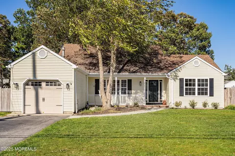 182 Atlantis Ave, Manahawkin, NJ 08050