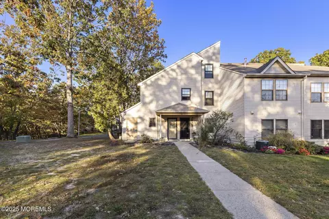 701 Bluebell Dr, Jackson, NJ 08527