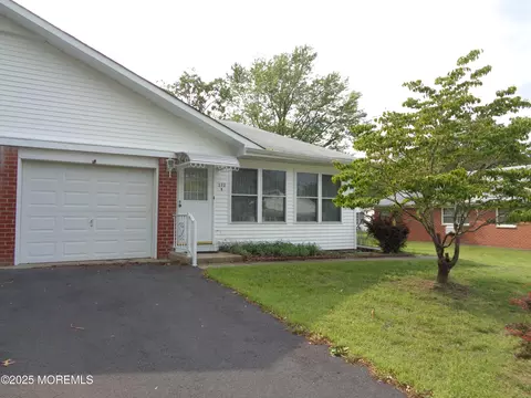 270 B Aster Pl, Whiting, NJ 08759