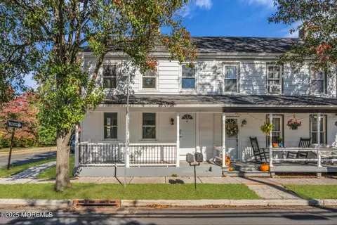 35 Church St, Allentown, NJ 08501