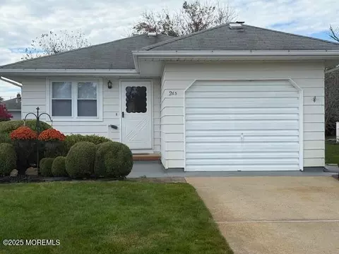 265 Charlotteville Dr N, Toms River, NJ 08757