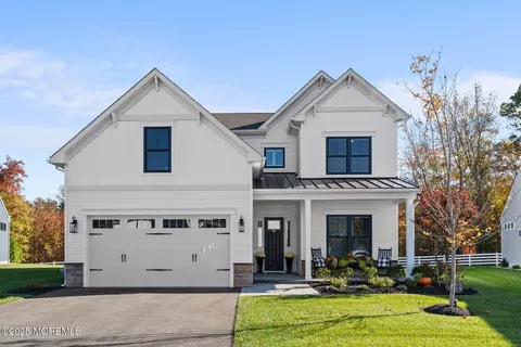 40 Sanctuary Ln, Farmingdale, NJ 07727