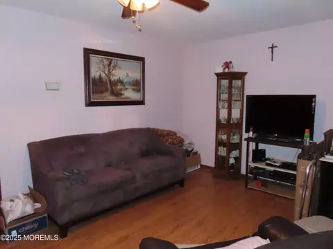 4 Albert Dr, Parlin, NJ 08859 photo 4