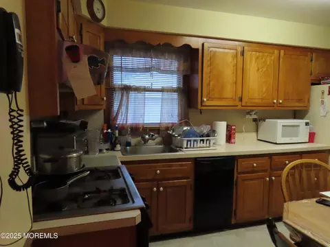 4 Albert Dr, Parlin, NJ 08859 photo 5