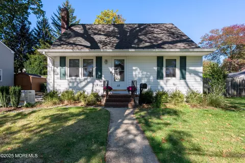 15 Hillside St, Red Bank, NJ 07701