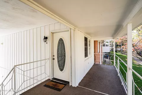 42 Cambridge Ct #H, Lakewood, NJ 08701
